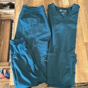 Grey’s Anatomy Scrub top and bottoms in blue / teal